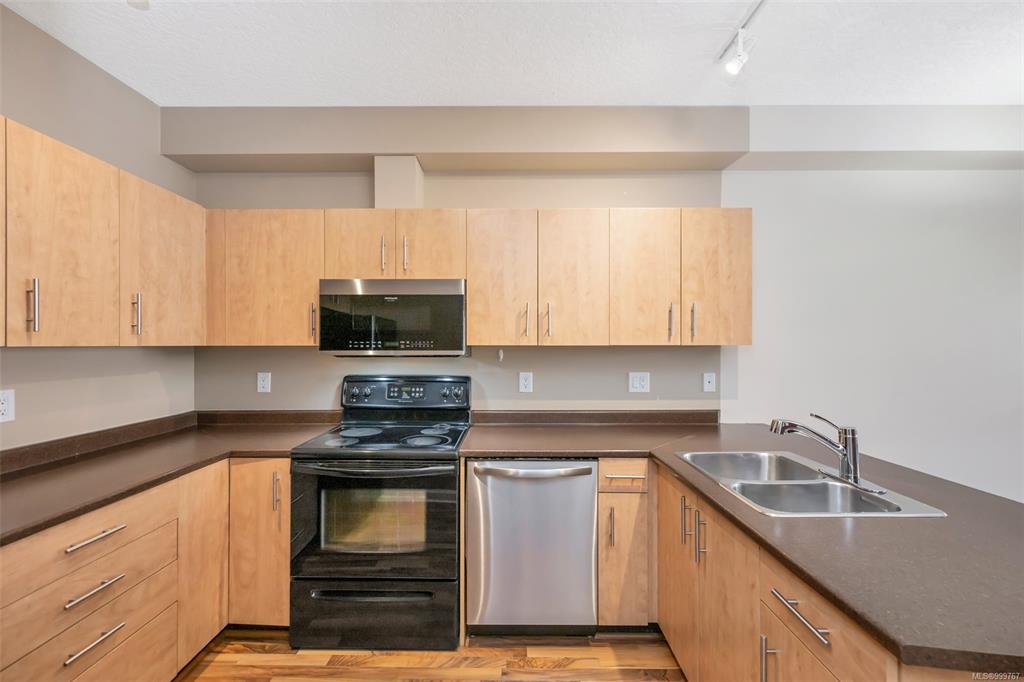 825 Goldstream Ave, 999767, BC,