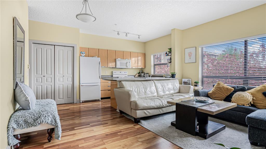Fifth View of 870 Short St, Short Street Village (Strata Plan VIS5888), Saanich, BC, V8X 2V5