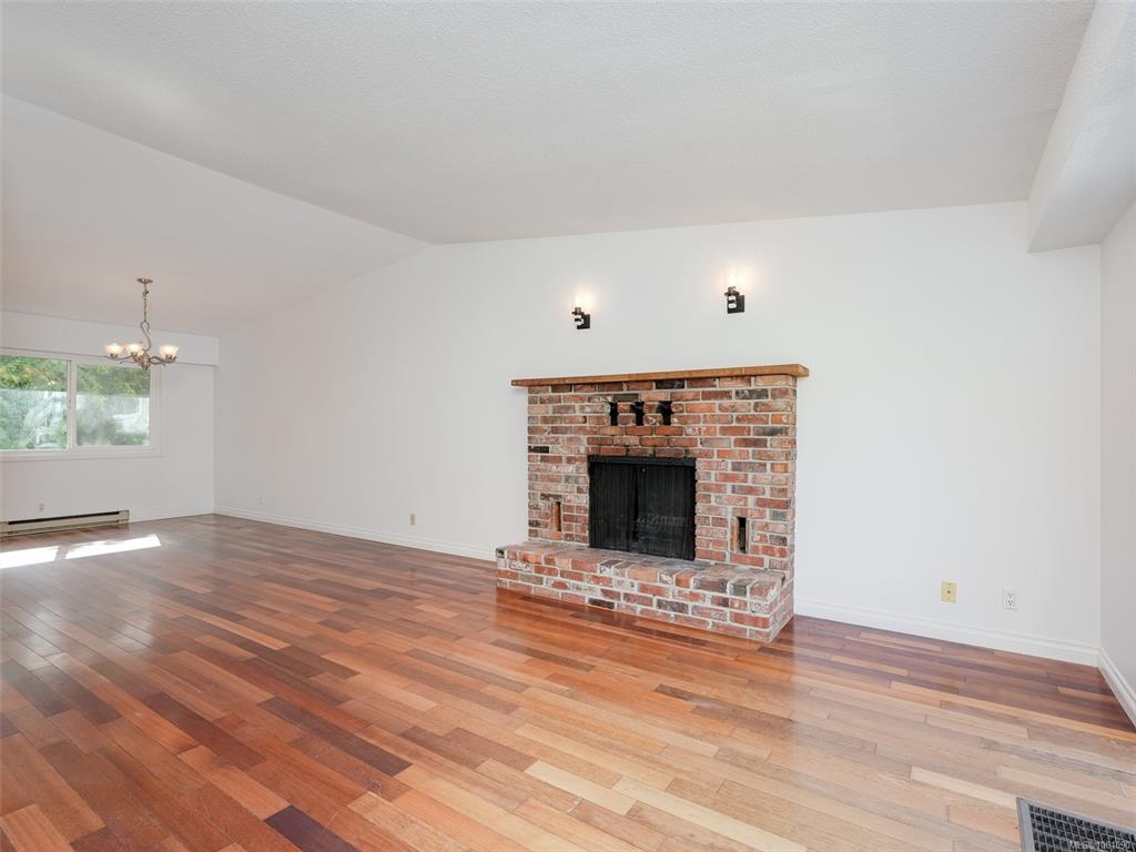 Fifth View of 4429 Fieldmont Crt, Saanich, BC, V8N 4Z1
