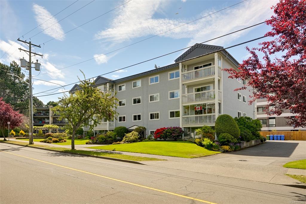 Second View of 1115 Rockland Ave, Rockland, Victoria, BC, V8V 3H8
