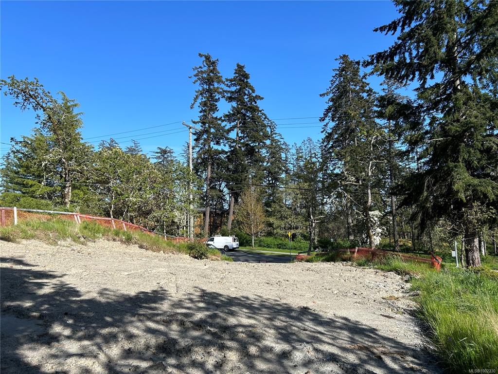 Second View of 2204 Burnside Rd W, View Royal, BC, V9B 6J6