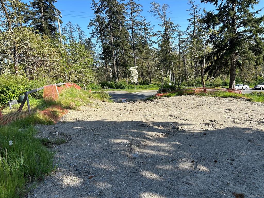Fourth View of 2204 Burnside Rd W, View Royal, BC, V9B 6J6