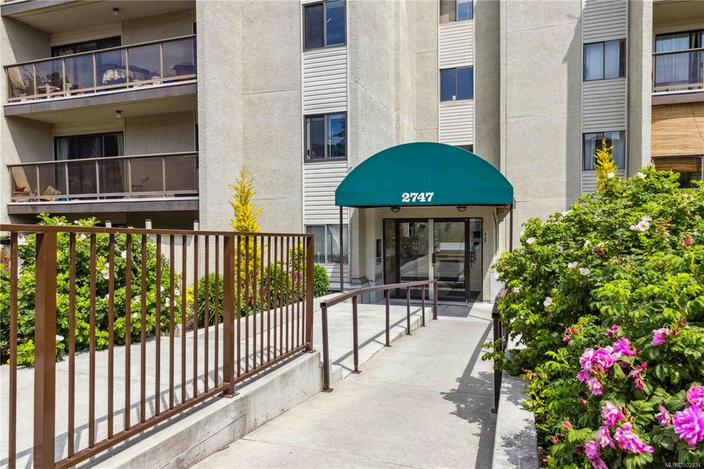 Fifth View of 2747 Quadra St, Victoria, BC, V8T 4E5