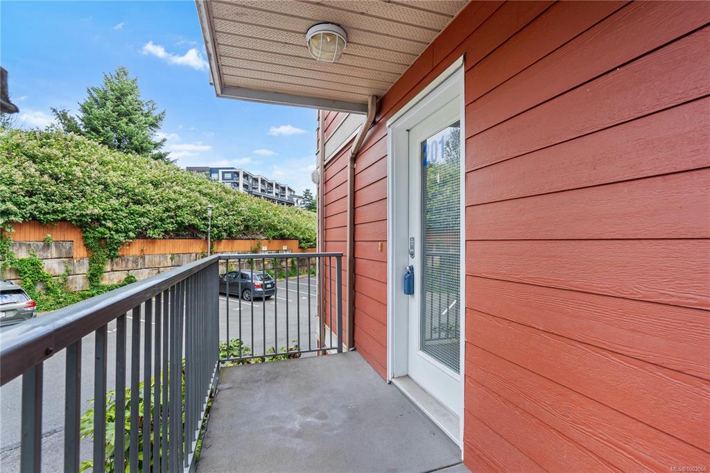 Fifth View of 908 Brock Ave, Tanhill Stax, Langford, BC, V9B 2X5
