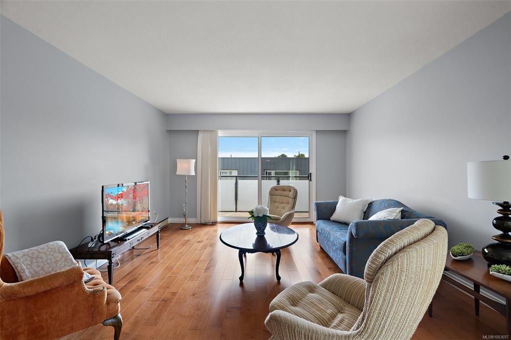 Fifth View of 1151 Oscar St, Victoria, BC, V8V 2X5