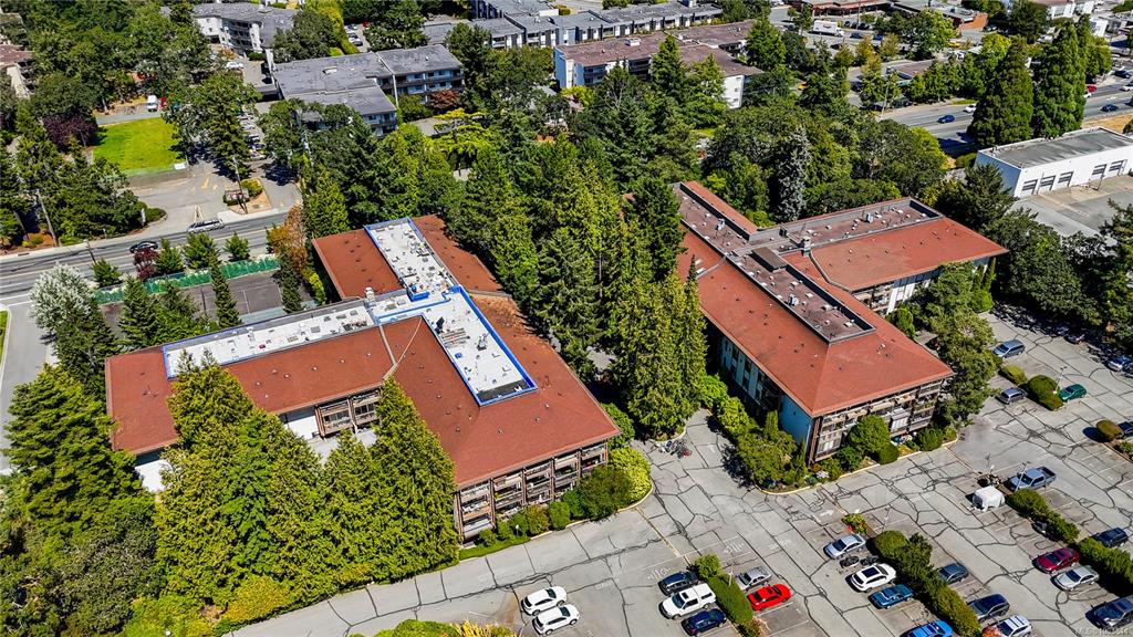 Fourth View of 1009 Mckenzie Ave, Royal Woods Ascot, Saanich, BC, V8X 4B1