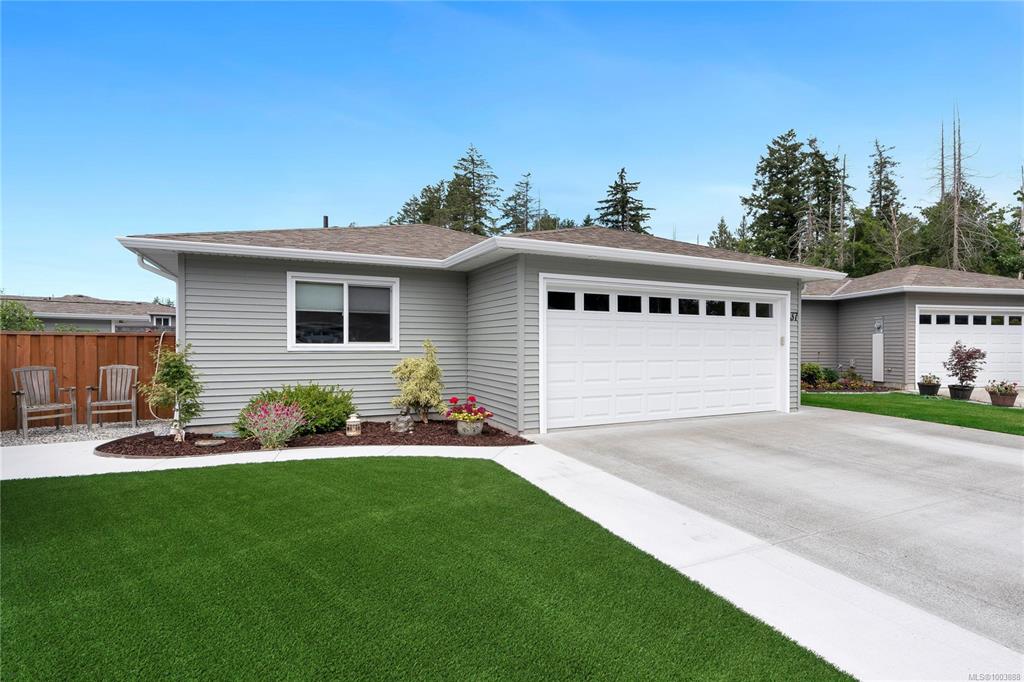 7586 Tetayut Rd, 1003888, BC,