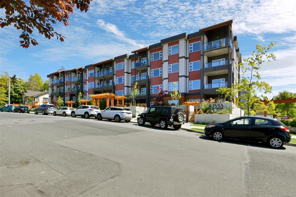 Third View of 3333 Glasgow Ave, Saanich, BC, V8X 2S1