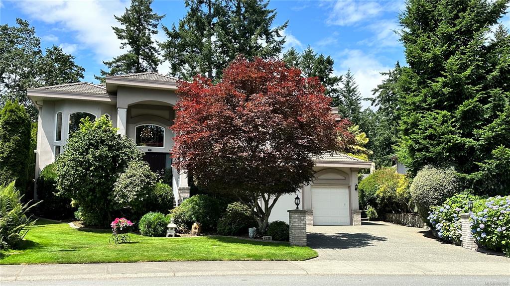 Third View of 4638 Boulderwood Dr, Saanich, BC, V8Y 3G5
