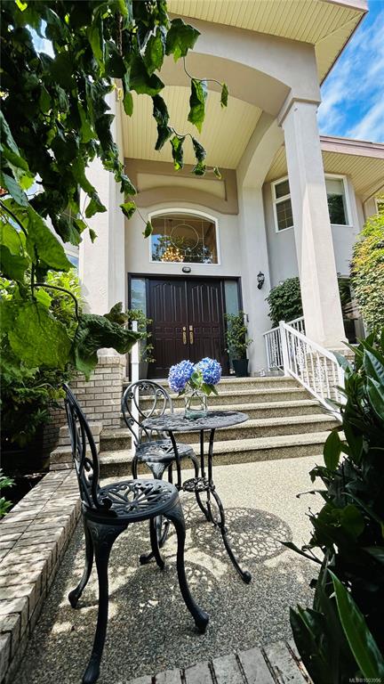 Fifth View of 4638 Boulderwood Dr, Saanich, BC, V8Y 3G5