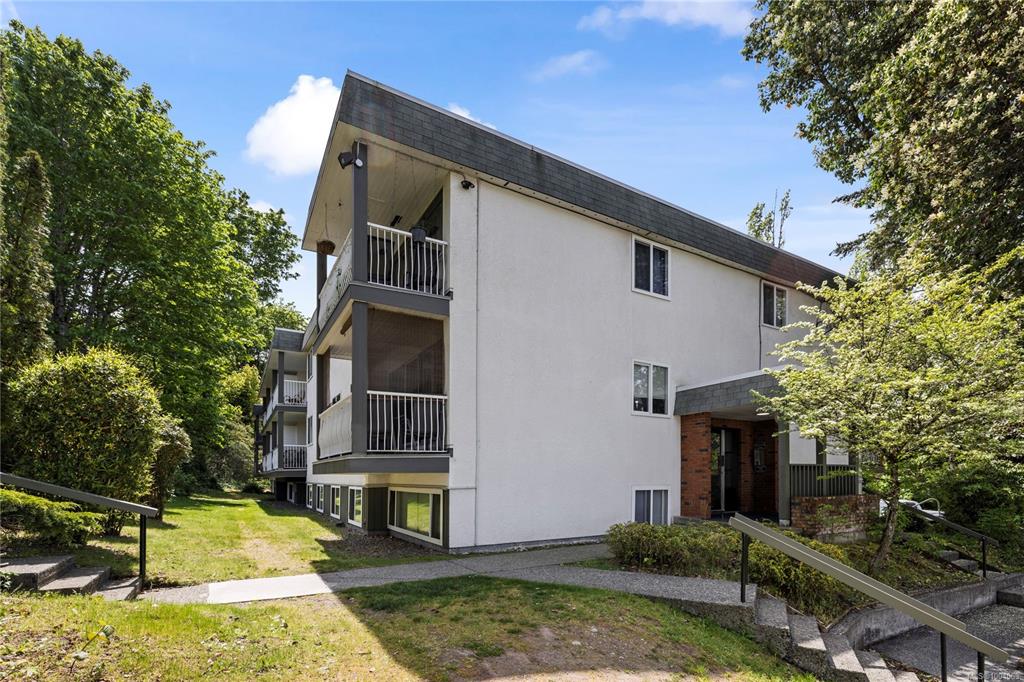 Third View of 999 Bowen Rd, Nanaimo, BC, V9R 2A4