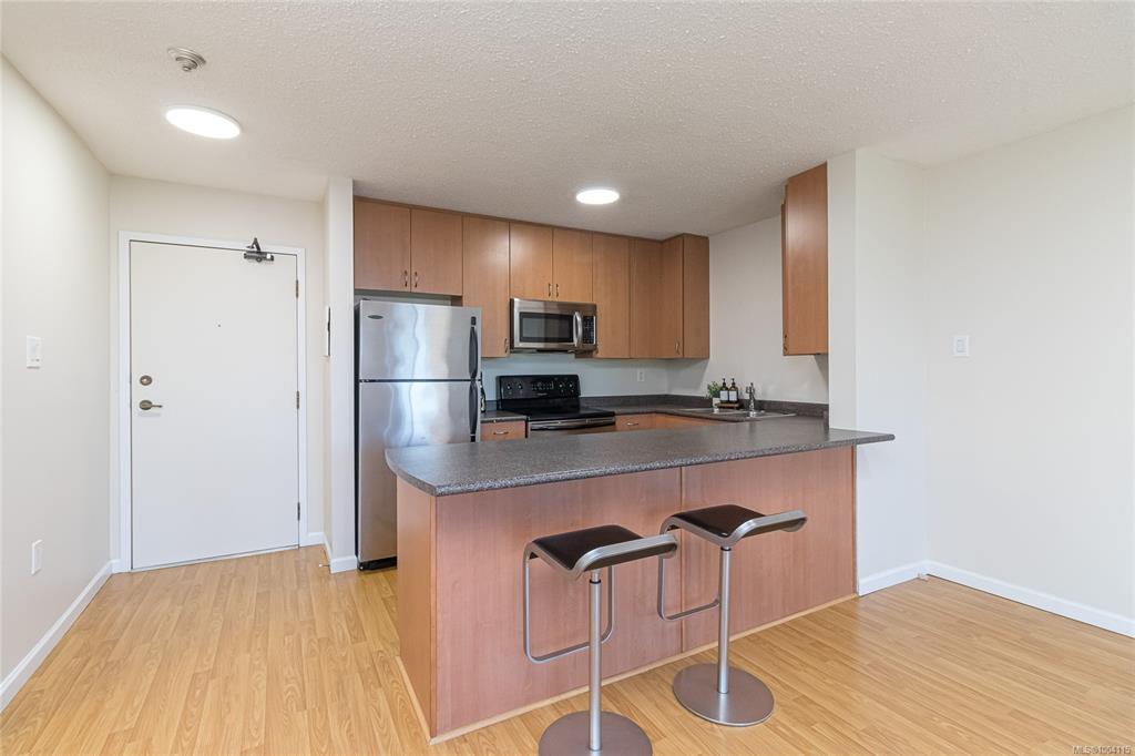1745 Leighton Rd, 1004115, BC,