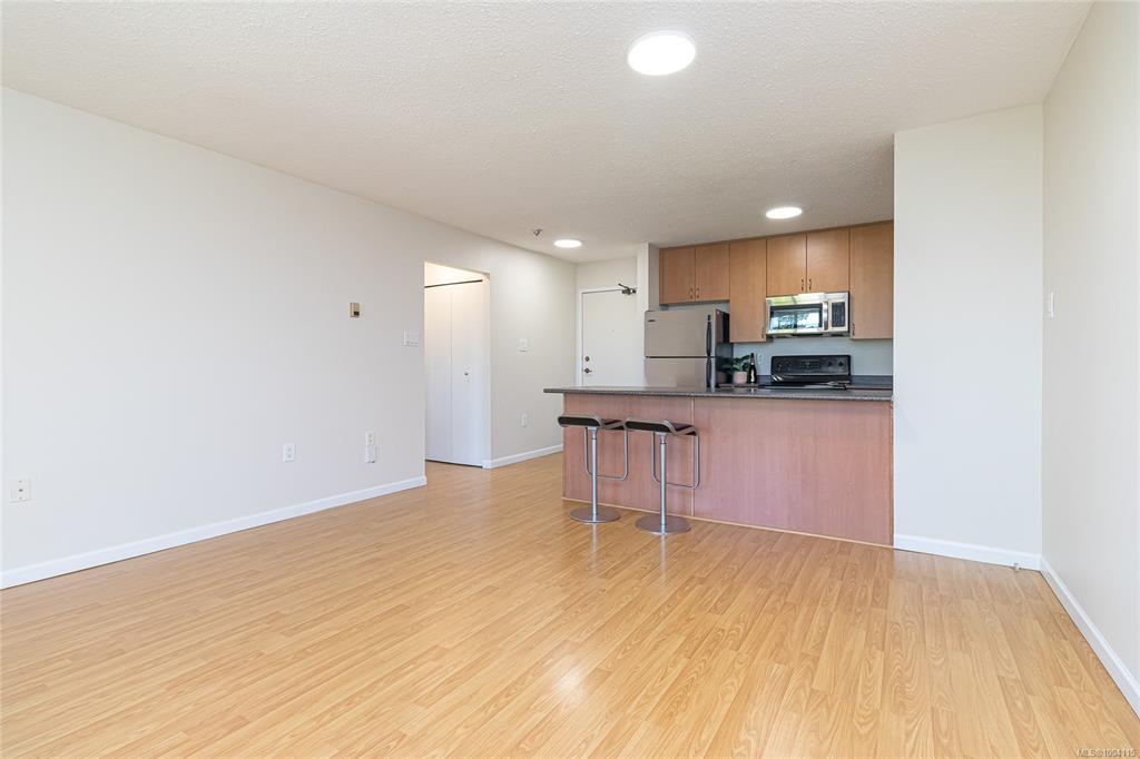 Fifth View of 1745 Leighton Rd, Harrington House, Victoria, BC, V8R 6R6