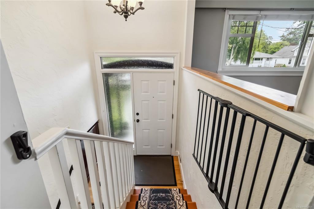 Fifth View of 1273 Holloway St, Saanich, BC, V8P 1M8