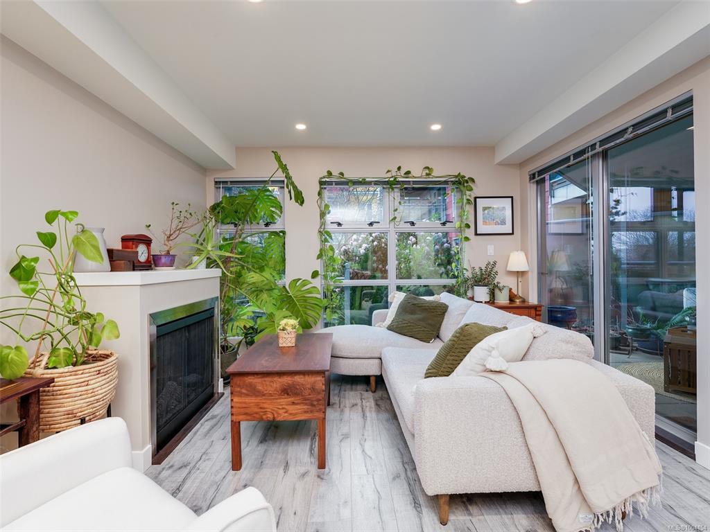 Fourth View of 797 Tyee Rd, Victoria, BC, V9A 7R4