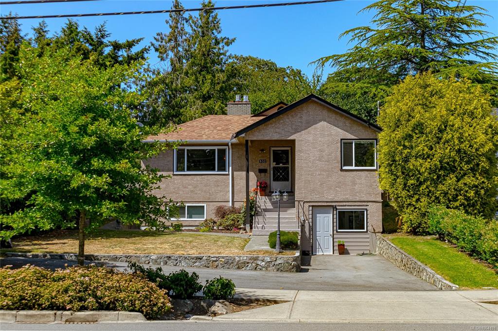 Third View of 932 Tattersall Dr, Saanich, BC, V8X 2W9