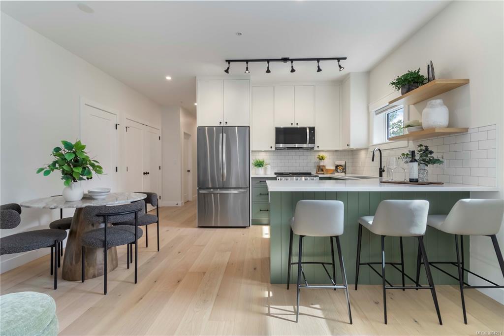 Third View of 633 Belton Ave, Victoria, BC, V9A 2Z5