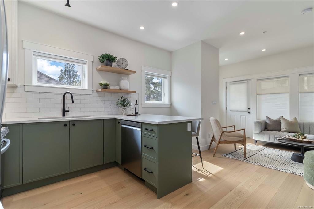 Fifth View of 633 Belton Ave, Victoria, BC, V9A 2Z5