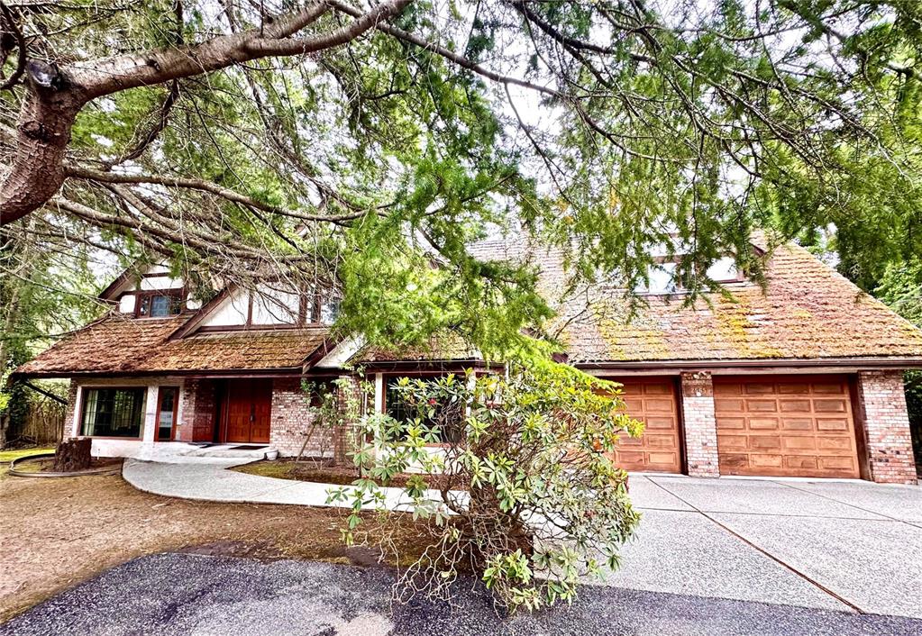 Second View of 2565 Annabern Cres, Saanich, BC, V8N 5E9