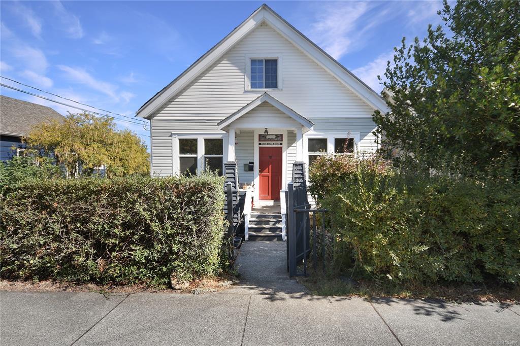 Second View of 418 Kennedy St, Nanaimo, BC, V9R 2J5
