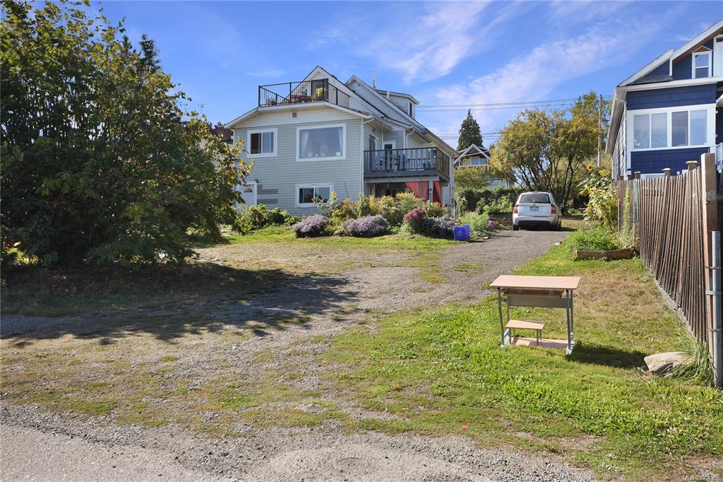 Third View of 418 Kennedy St, Nanaimo, BC, V9R 2J5