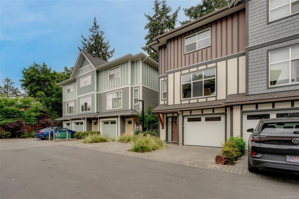 1027 College St W, 1004456, BC,