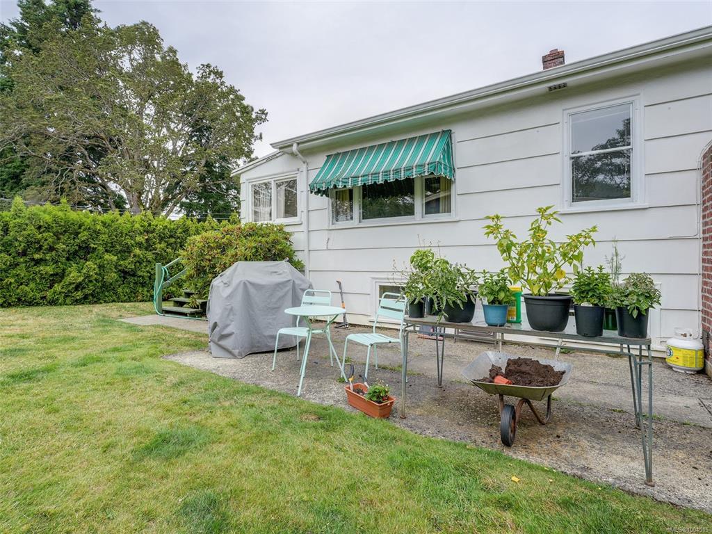 Fifth View of 1174 Schram Dr, Saanich, BC, V8P 2K2