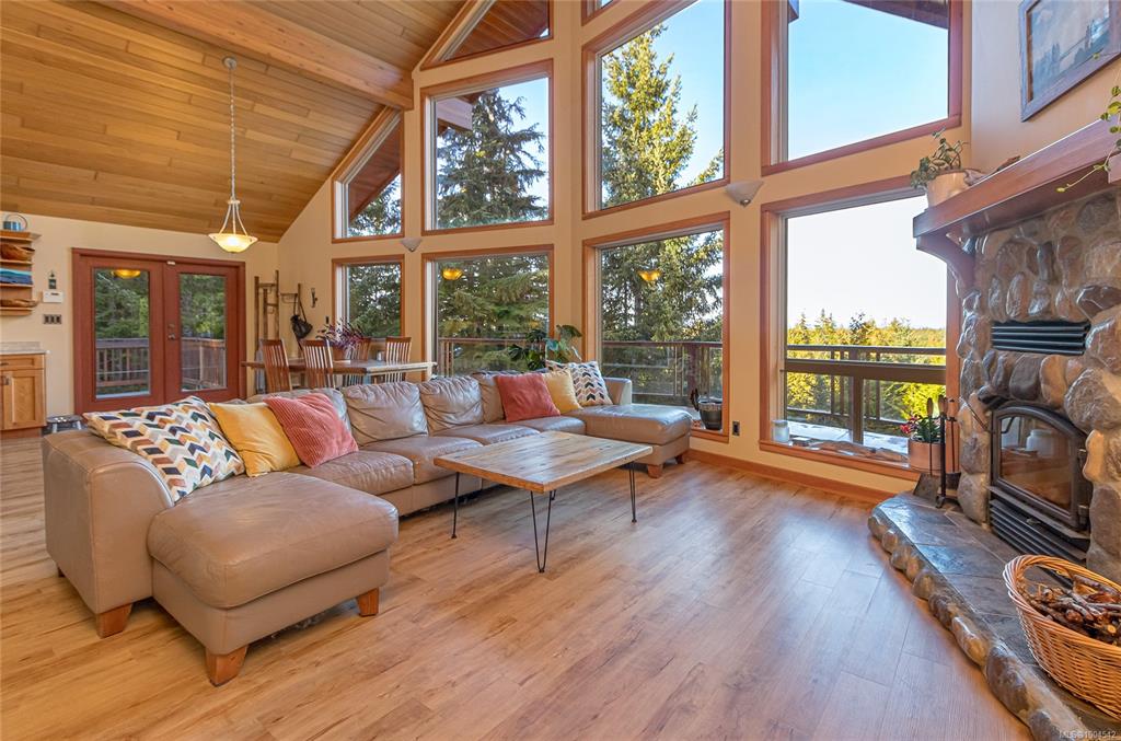 1556 Meadowood Way, 1004542, BC,