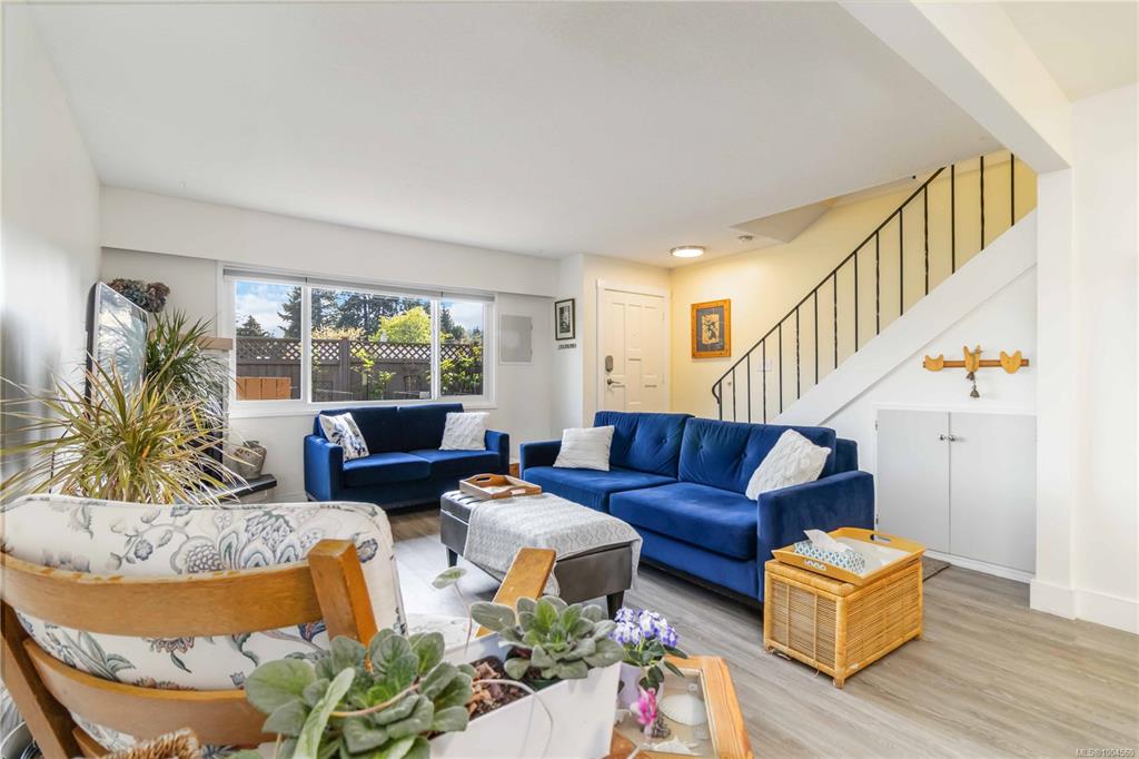 618 Kelly Rd, 1004560, BC,