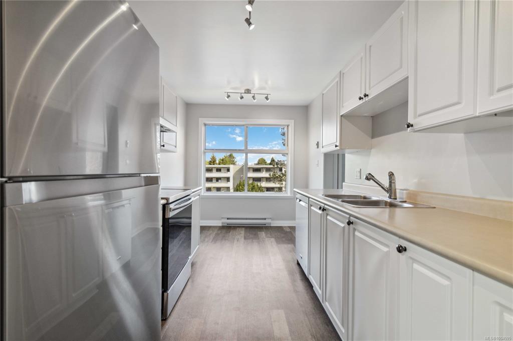 Fourth View of 1580 Christmas Ave, Saanich, BC, V8P 2X2