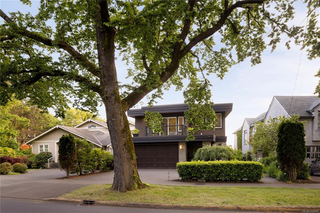 Third View of 1611 Hollywood Cres, Victoria, BC, V8S 1H8