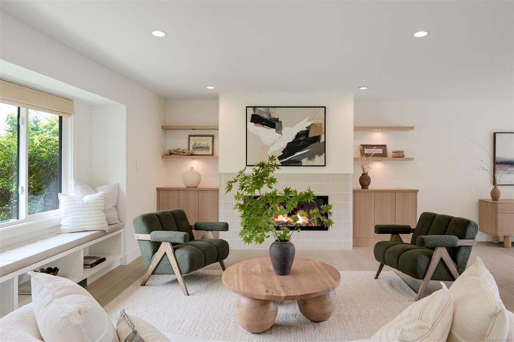 Fifth View of 2091 Stonehewer Pl, Oak Bay, BC, V8S 2Z8