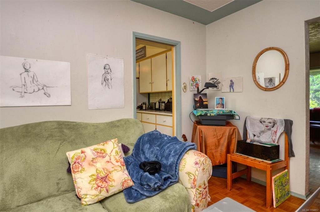 Third View of 1512 Montgomery Ave, Victoria, BC, V8S 1T4