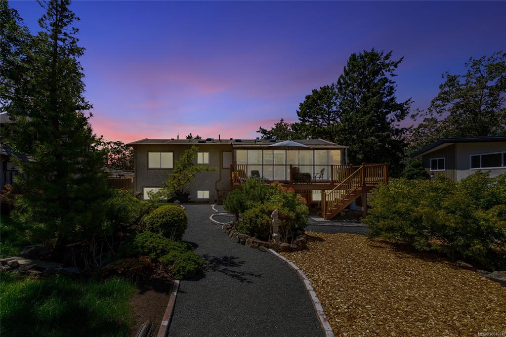 Fifth View of 3947 Morgan St, Saanich, BC, V8X 1Z9
