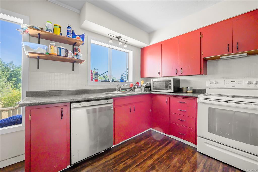 Third View of 680 Pine St, Nanaimo, BC, V9R 2C8