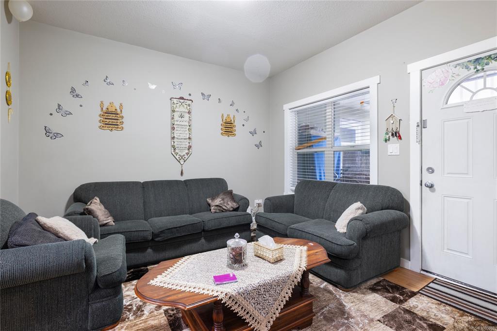 Third View of 582 Rosehill St, Nanaimo, BC, V9S 1H6