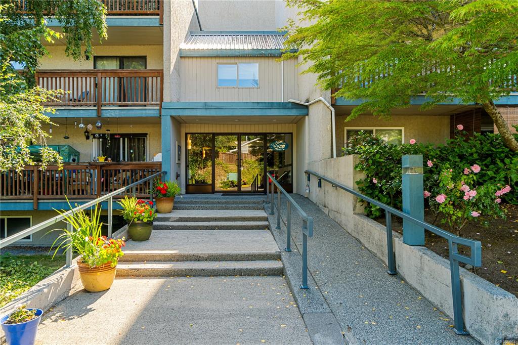 4728 Uplands Dr, 1005061, BC,