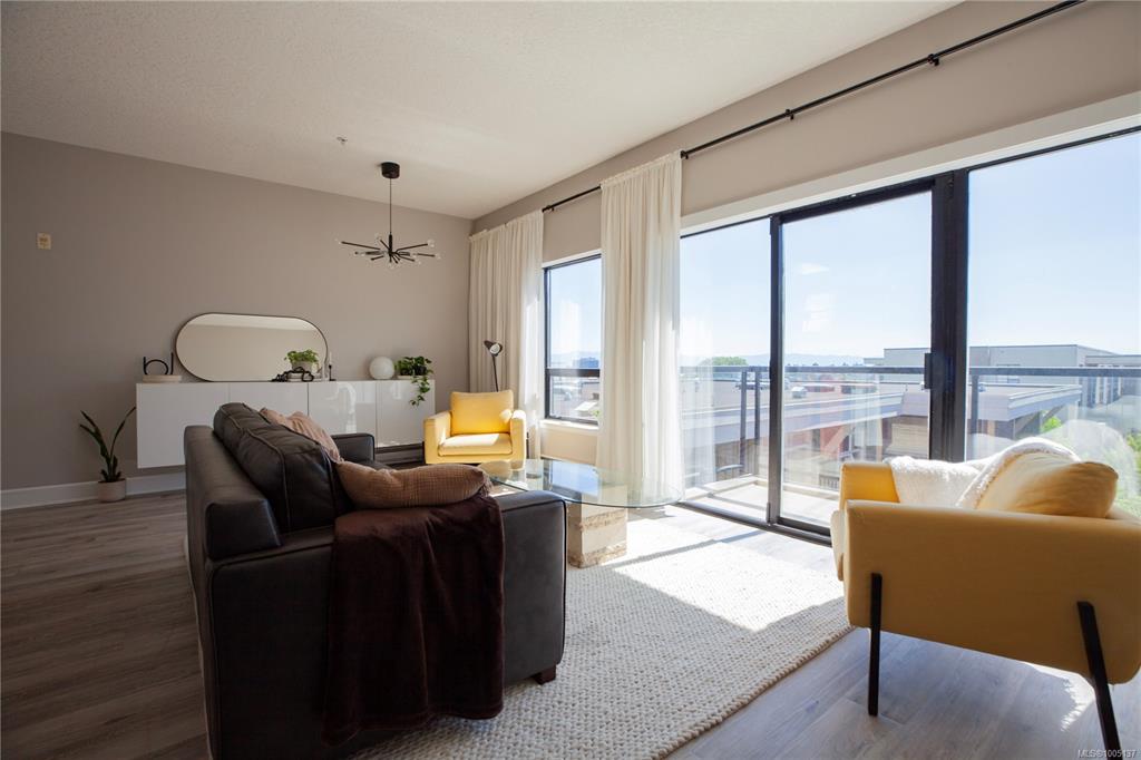 870 Short St, 1005137, BC,