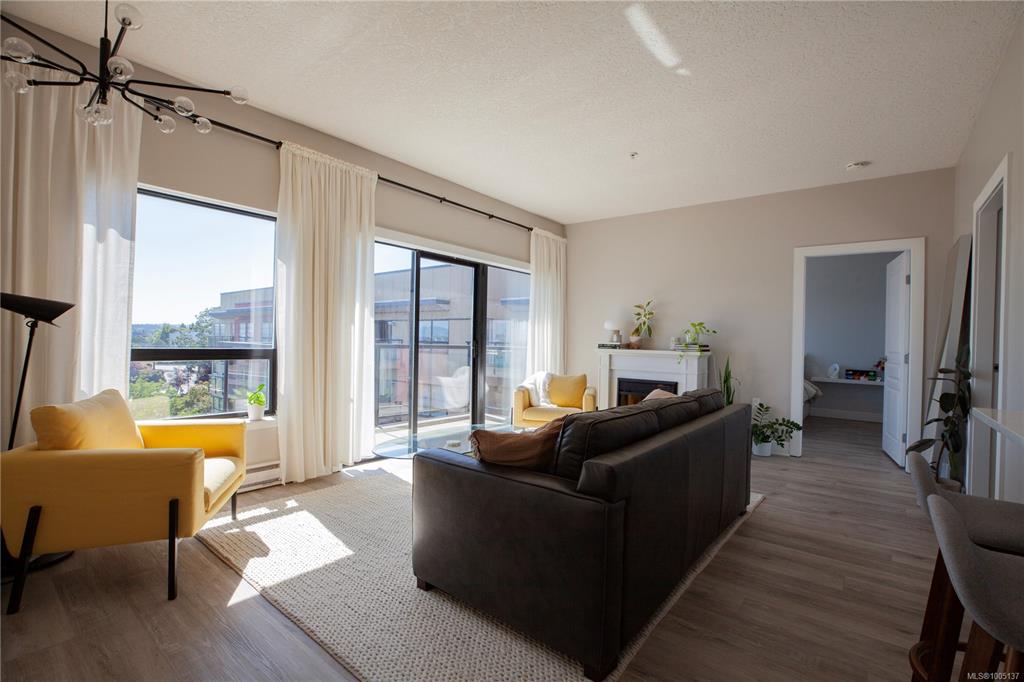 Fourth View of 870 Short St, Saanich, BC, V8X 2V5