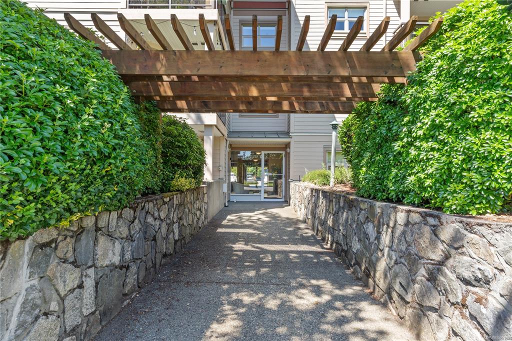 Third View of 1694 Cedar Hill Cross Rd, St. Aidan's Place, Saanich, BC, V8P 2P7