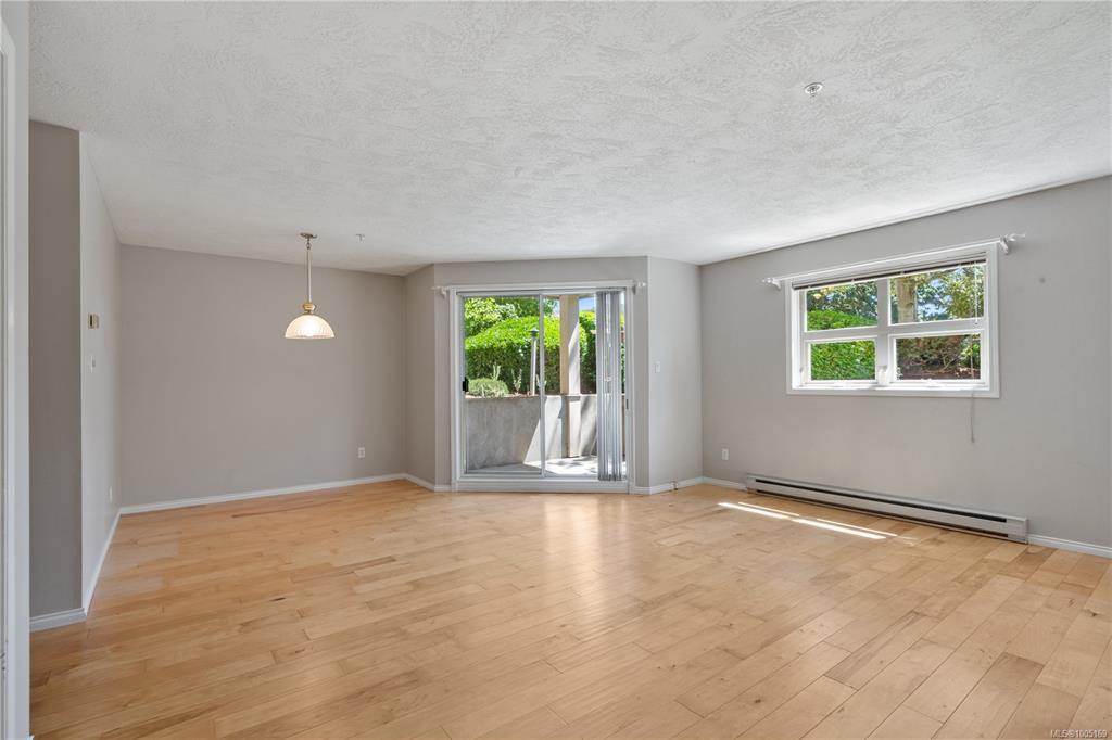Fifth View of 1694 Cedar Hill Cross Rd, St. Aidan's Place, Saanich, BC, V8P 2P7
