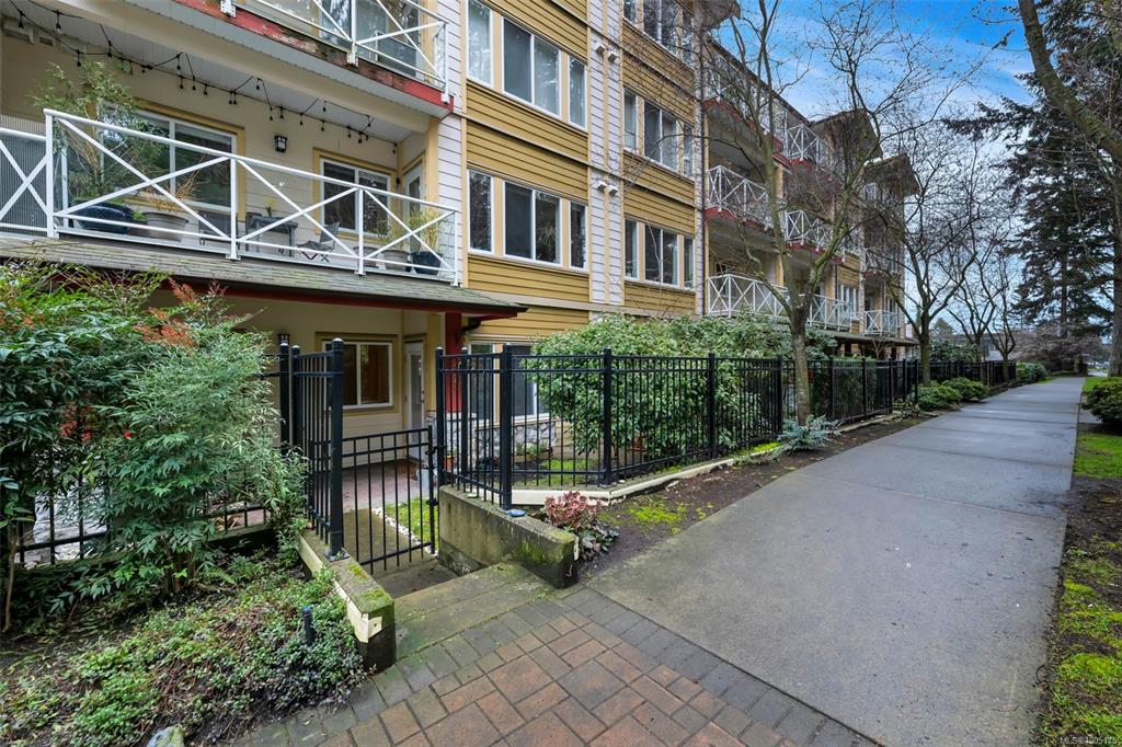 360 Goldstream Ave, 1005175, BC,