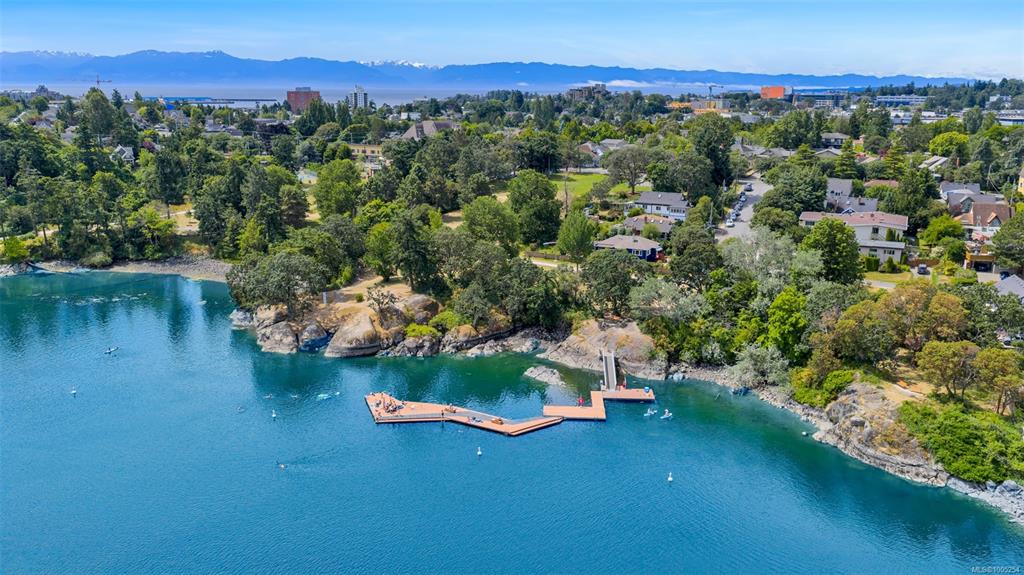 Second View of 103 Gorge Rd E, Treelane Estates, Victoria, BC, V9A 6Z2