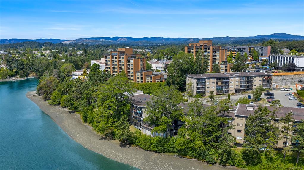 Fourth View of 103 Gorge Rd E, Treelane Estates, Victoria, BC, V9A 6Z2
