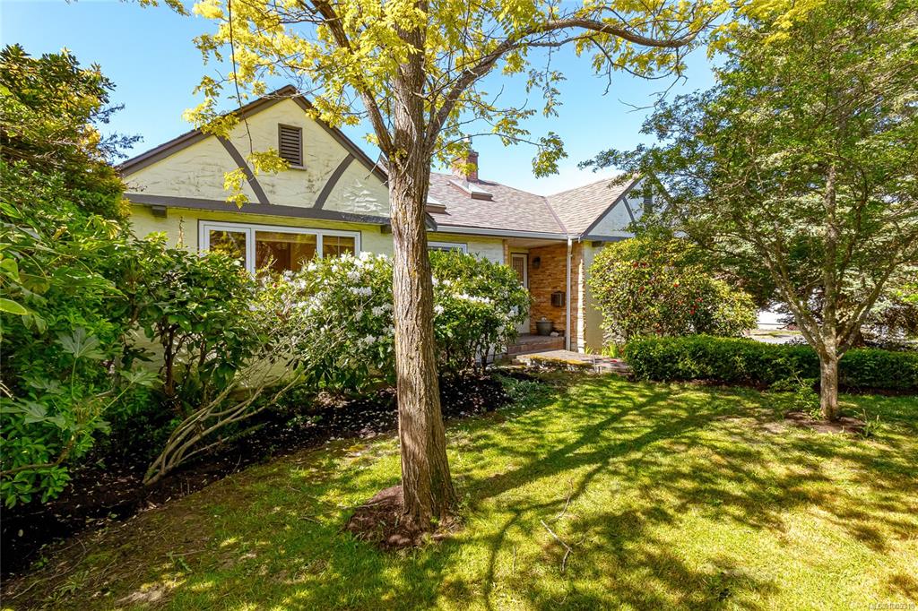 Fourth View of 3872 Carey Rd, Saanich, BC, V8Z 4C7