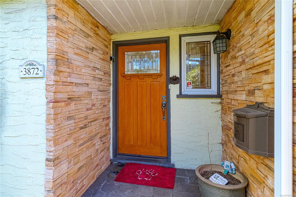 Fifth View of 3872 Carey Rd, Saanich, BC, V8Z 4C7