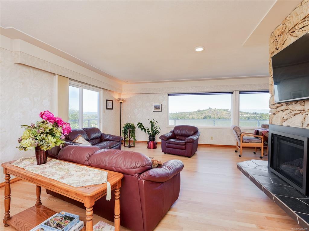 Fourth View of 1472 Banff Pl, Saanich, BC, V8P 2E8