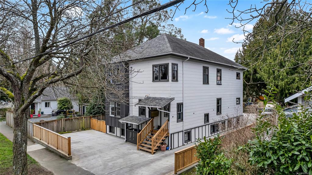 2512 Fernwood Rd, 1006451, BC,