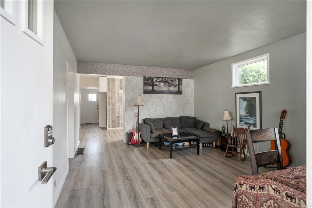 Third View of 221 Princess St, Nanaimo, BC, V9R 4M8