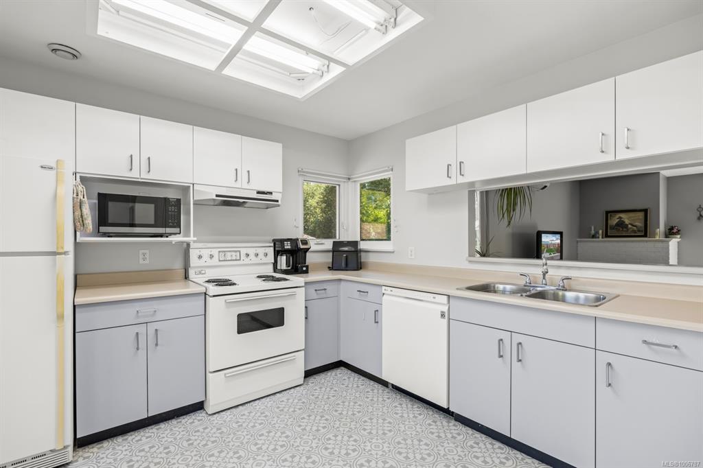 4120 Interurban Rd, 1006787, BC,